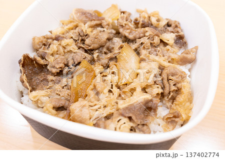 おいしい牛丼弁当 137402774