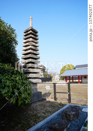 京都 向日市 長岡宮の礎石と十三重石塔、東屋(初春) 京都 向日市 長岡宮の礎石と十三重石塔、東屋(初春) 137402877