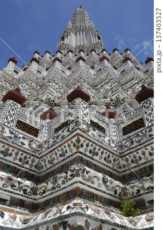 バンコク、ワット・アルンの大仏塔 137403527