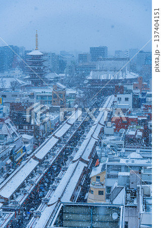 日本 東京 浅草の浅草寺の雪景色 日本 東京 浅草の浅草寺の雪景色 137404151