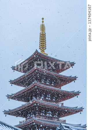 日本 東京 浅草の浅草寺の雪景色 日本 東京 浅草の浅草寺の雪景色 137404167