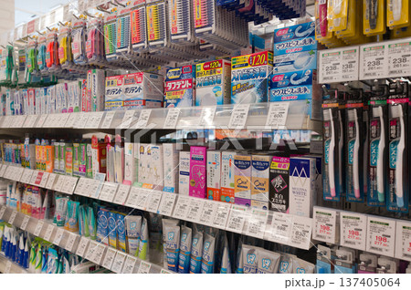 2月・歯磨き粉などの売り場 137405064