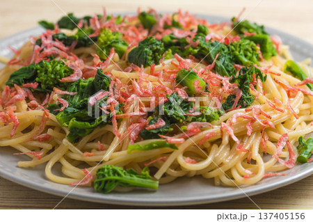 菜の花と小エビのパスタ 137405156
