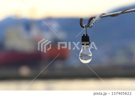 漁船に装置されている電球 137405622