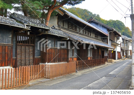 趣のある安芸津町(東広島市)の町並み 137405650