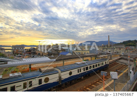 安芸津駅(東広島市)を出発する 観光列車エトセトラ 安芸津駅(東広島市)を出発する 観光列車エトセトラ 137405667
