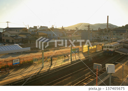観光列車エトセトラ出発後の安芸津駅(東広島市) 137405675