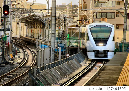 高架化が完成し役目を終え解体工事が進む…『とうきようスカイツリー駅』旧ホームと特急『スペーシアX』 137405805