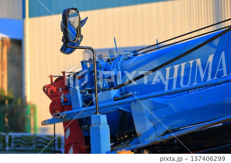 ラフテレーンクレーン　イメージ 137406299