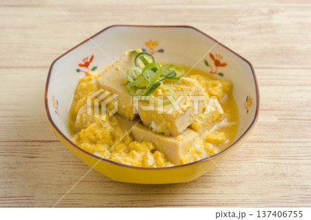 高野豆腐の玉子とじ 高野豆腐の玉子とじ 137406755