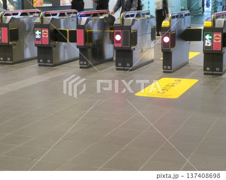 改札口 137408698