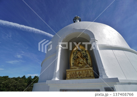 久山町　日本山妙法寺　仏舎利塔『初転法輪仏』 137408766