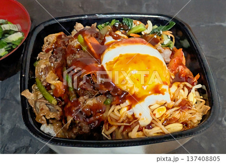 甘辛いタレと半熟卵が食欲をそそるボリューム満点のビビンバ牛丼 甘辛いタレと半熟卵が食欲をそそるボリューム満点のビビンバ牛丼 137408805