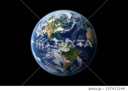 宇宙から見た南北アメリカ大陸と青い海が広がる地球全景 137411144
