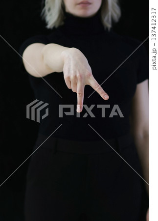 The index and middle fingers palm from the letter V, which means Victory. The index and middle fingers palm from the letter V, which means Victory. 137412317