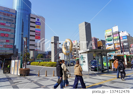 晴天のJR錦糸町駅北口バスターミナル 晴天のJR錦糸町駅北口バスターミナル 137412476