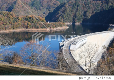 安芸太田町温井ダム秋の景色 安芸太田町温井ダム秋の景色 137413700