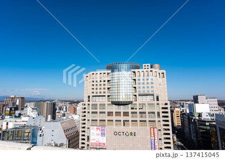 セレオ八王子の屋上エキソラガーデンから八王子オクトーレを見る 東京都八王子市旭町 セレオ八王子の屋上エキソラガーデンから八王子オクトーレを見る 東京都八王子市旭町 137415045