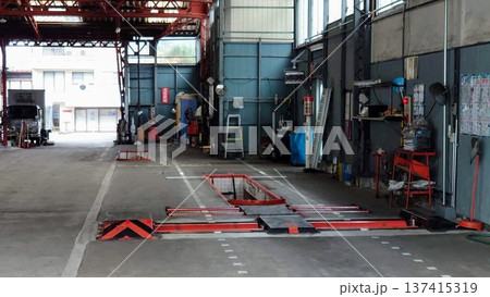 自動車整備工場 137415319