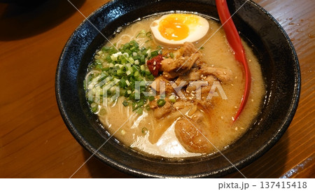美味しい豚骨ラーメン 美味しい豚骨ラーメン 137415418