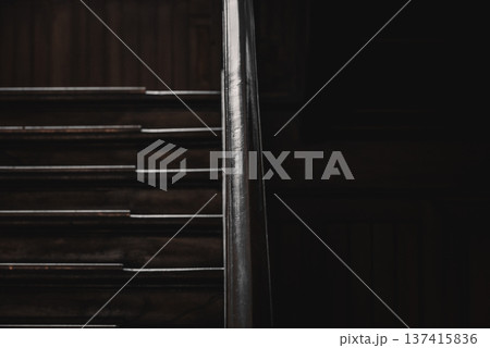 【松本市あがたの森文化会館】光と陰【階段と手すり】 137415836