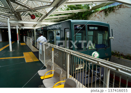 多摩湖駅に停車中の西武山口線8500系（レオライナー） 137416055