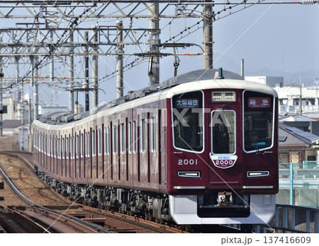 神崎川駅を通過する阪急神戸線 2000系 137416609