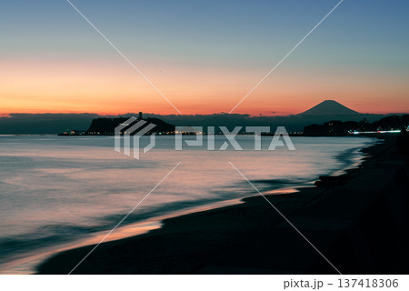七里ヶ浜から望む夕景 七里ヶ浜から望む夕景 137418306
