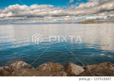 Calm Lake Horizon Calm Lake Horizon 137418887