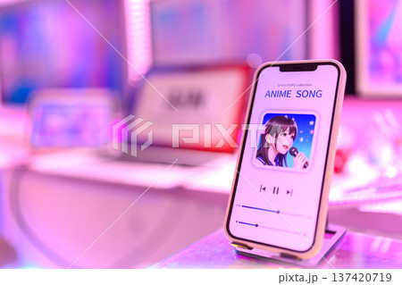 スマホでアニソン再生中 137420719