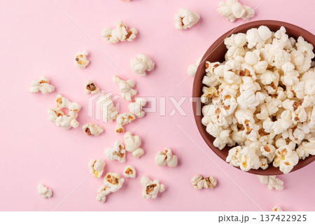 Tasty salty popcorn in a bowl Tasty salty popcorn in a bowl 137422925