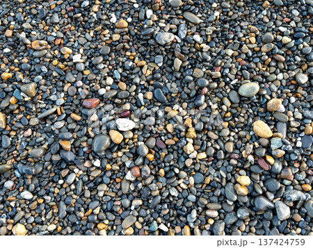 背景素材　一面の砂利 137424759