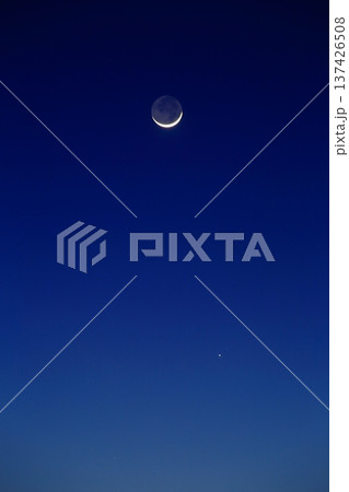 細い月と水星 137426508