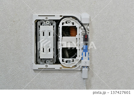 インターネット、光回線（光ファイバー）電話　工事 137427601