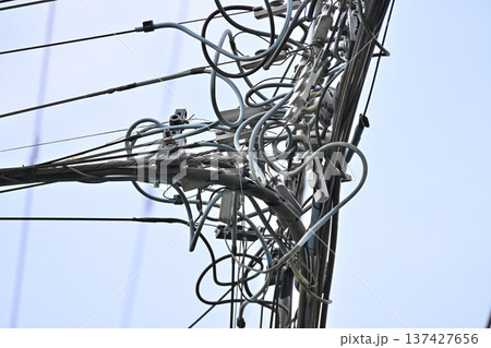 インターネット、光回線（光ファイバー）電話工事　電柱・電信柱の工事 137427656