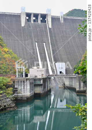 宮ヶ瀬ダム観光放流 137428428