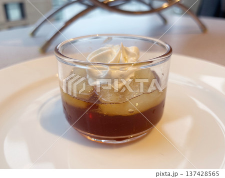 紅茶のジュレとリンゴのアフタヌーンティーデザート 137428565