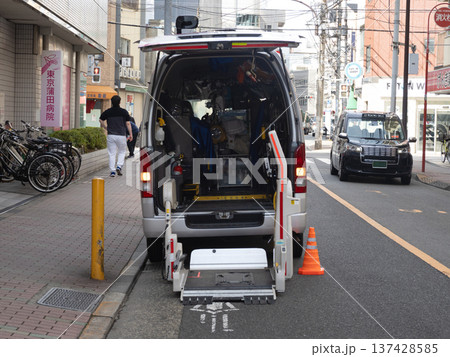 車椅子用リフト付き福祉車両 137428585