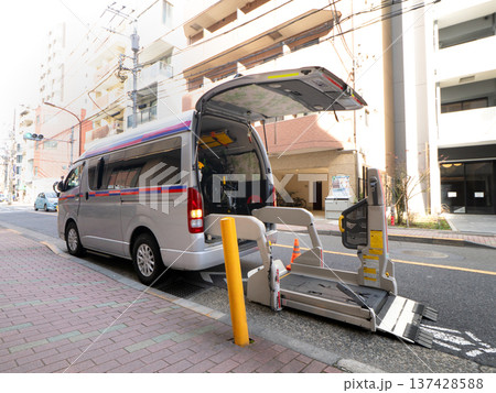 車椅子用リフト付き福祉車両 車椅子用リフト付き福祉車両 137428588