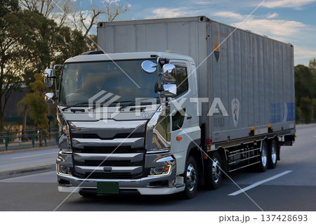 物流トラック　イメージ 137428693
