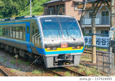 特急列車が走る日本の鉄道風景 137428995