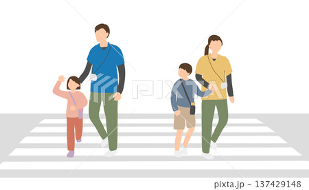 発達支援施設の外出活動（横断歩道を渡る子どもと支援員） 137429148