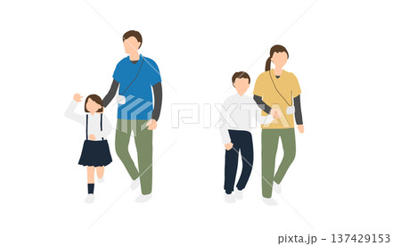 放課後等デイサービスの外出活動（支援員と歩く子ども） 137429153