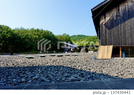 伊勢志摩 パールロード 鳥羽市立海の博物館の建物が見える風景 三重県鳥羽市 伊勢志摩 パールロード 鳥羽市立海の博物館の建物が見える風景 三重県鳥羽市 137430441