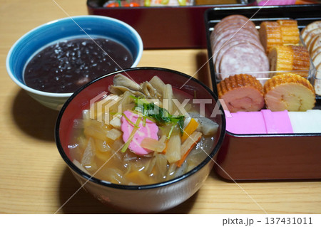 雑煮のある食卓01 雑煮のある食卓01 137431011