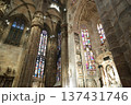 ミラノ大聖堂の美しいステンドグラス 137431746