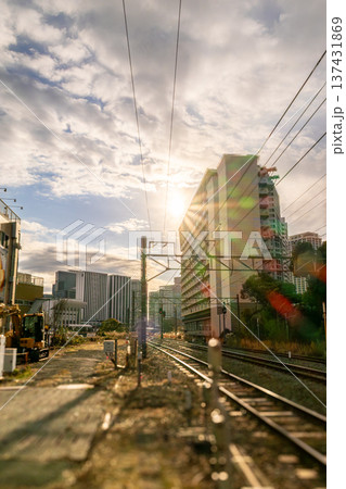 横浜 夕暮れの線路と線路のある風景 横浜 夕暮れの線路と線路のある風景 137431869