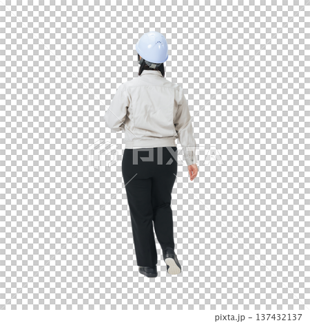 歩く作業服の女性の後ろ姿　手作業で精密に切り抜いた背景透過全身写真PNG 137432137
