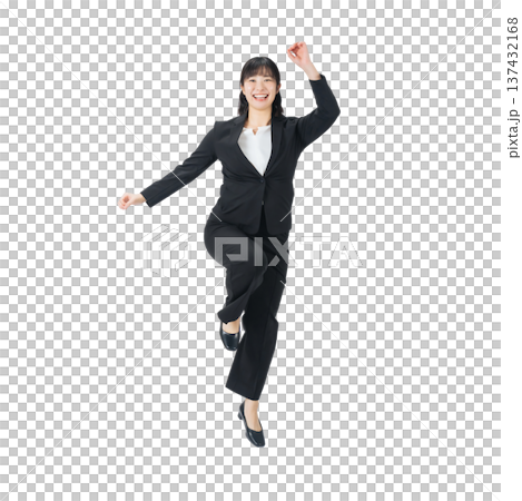 身著西裝的職業女性跳躍 - 全身照片 PNG 格式,透明背景,手工精確摳圖 身著西裝的職業女性跳躍 - 全身照片 PNG 格式,透明背景,手工精確摳圖 137432168