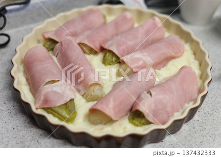 ベルギー料理シコングラタンを作る様子 137432333
